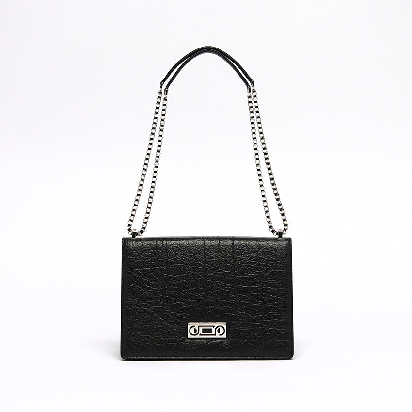 The Cristiana Vegan Shoulder Bag by Studio Tondini. Front view of the black version with luminous palladium-plated hardware and a structured silhouette in Piñatex®. Ethical design meets timeless elegance.