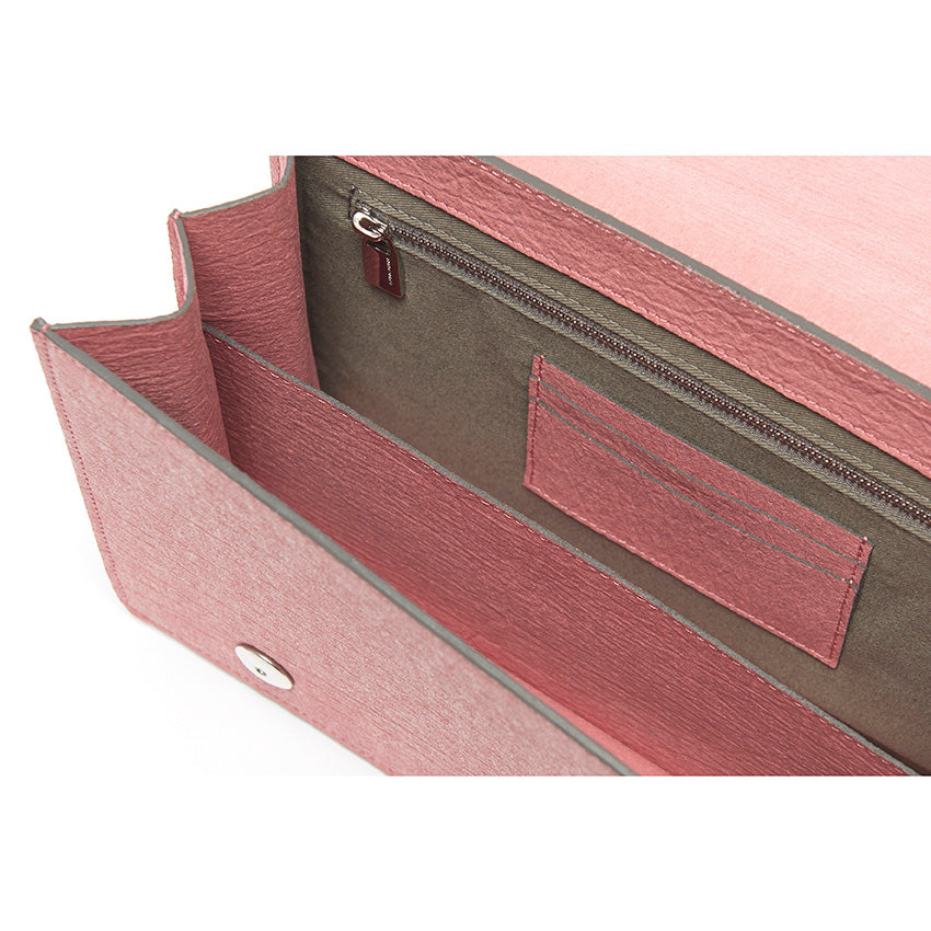 The Cristiana Vegan Shoulder Bag by Studio Tondini. Interior view of the antique pink version, revealing structured compartments lined in cotton and Piñatex® - refined, functional, and consciously crafted.